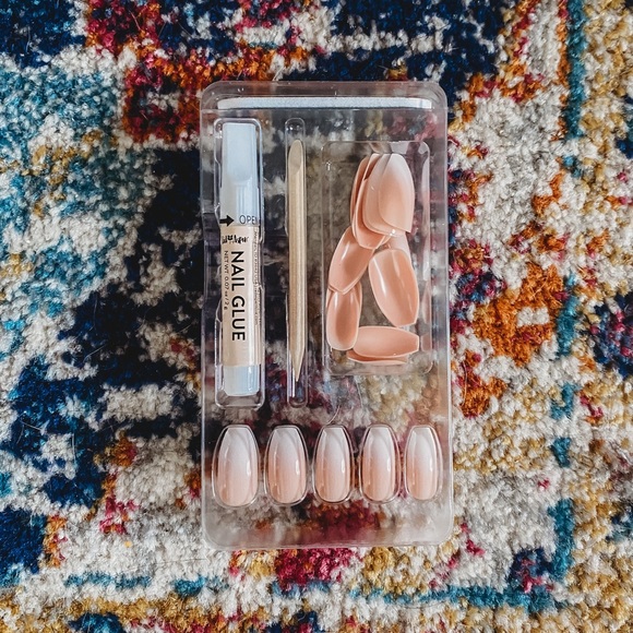 Red Aspen Jenna Goes Coconuts Coffin Nail Dashes Reusable Glue-on Nails - Picture 6 of 6